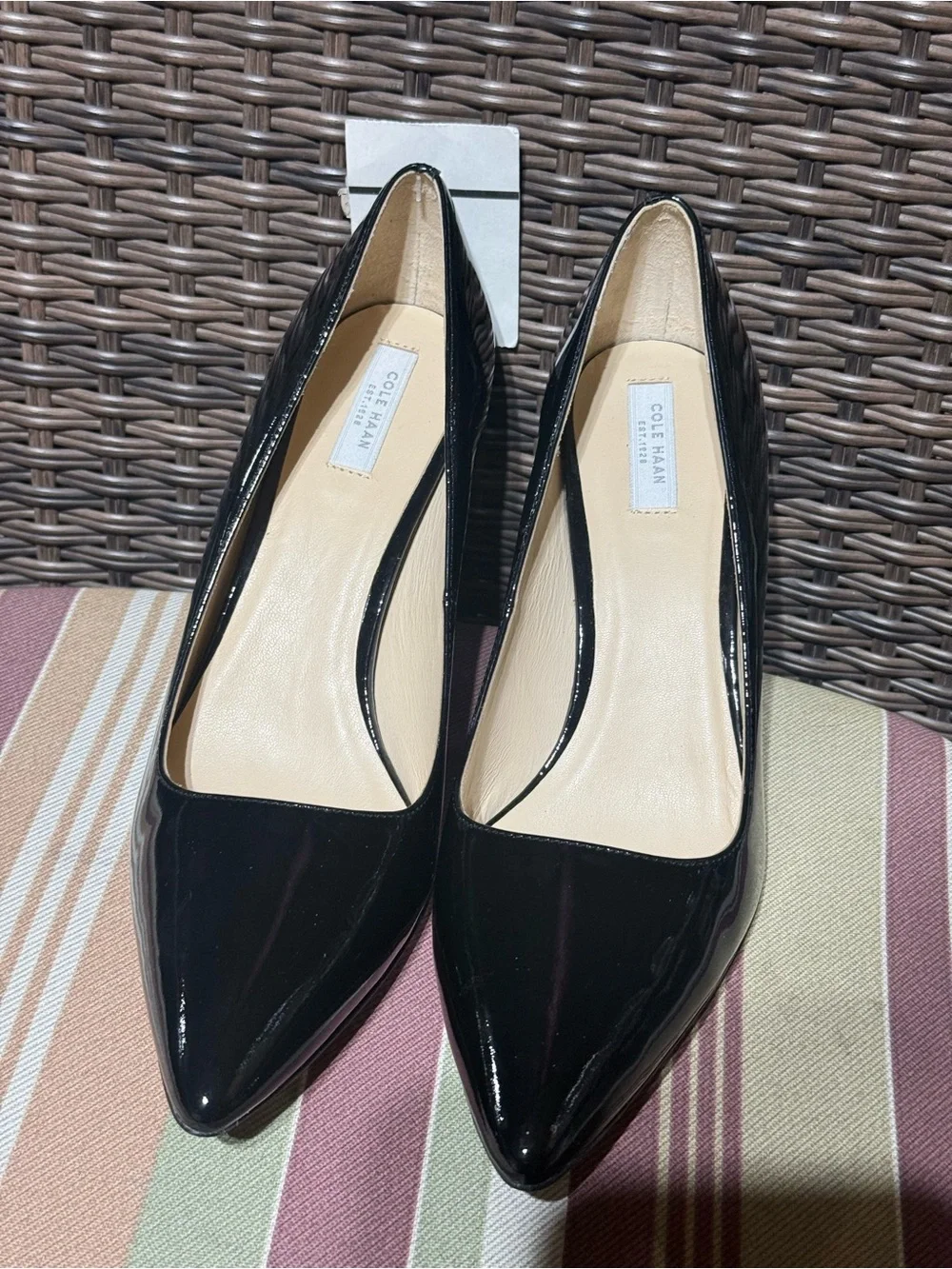 New Cole Haan Black Patent Pointed Pumps with Sleek Silhouette Size 8.5 - Picture 2 of 5